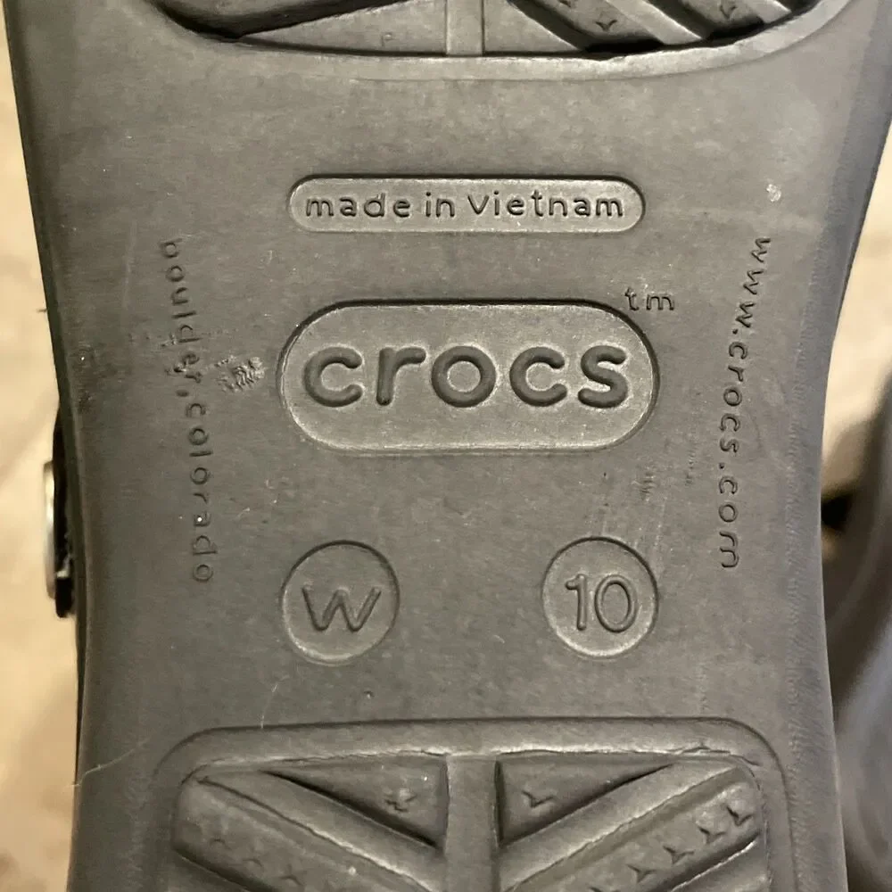 CROCS Black Sanrah Thong Sandal Shoes Womens Size 10 Silver Tone Circle Embellis